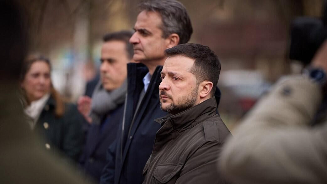 На греческого премьера набросились из-за разговора с Зеленским