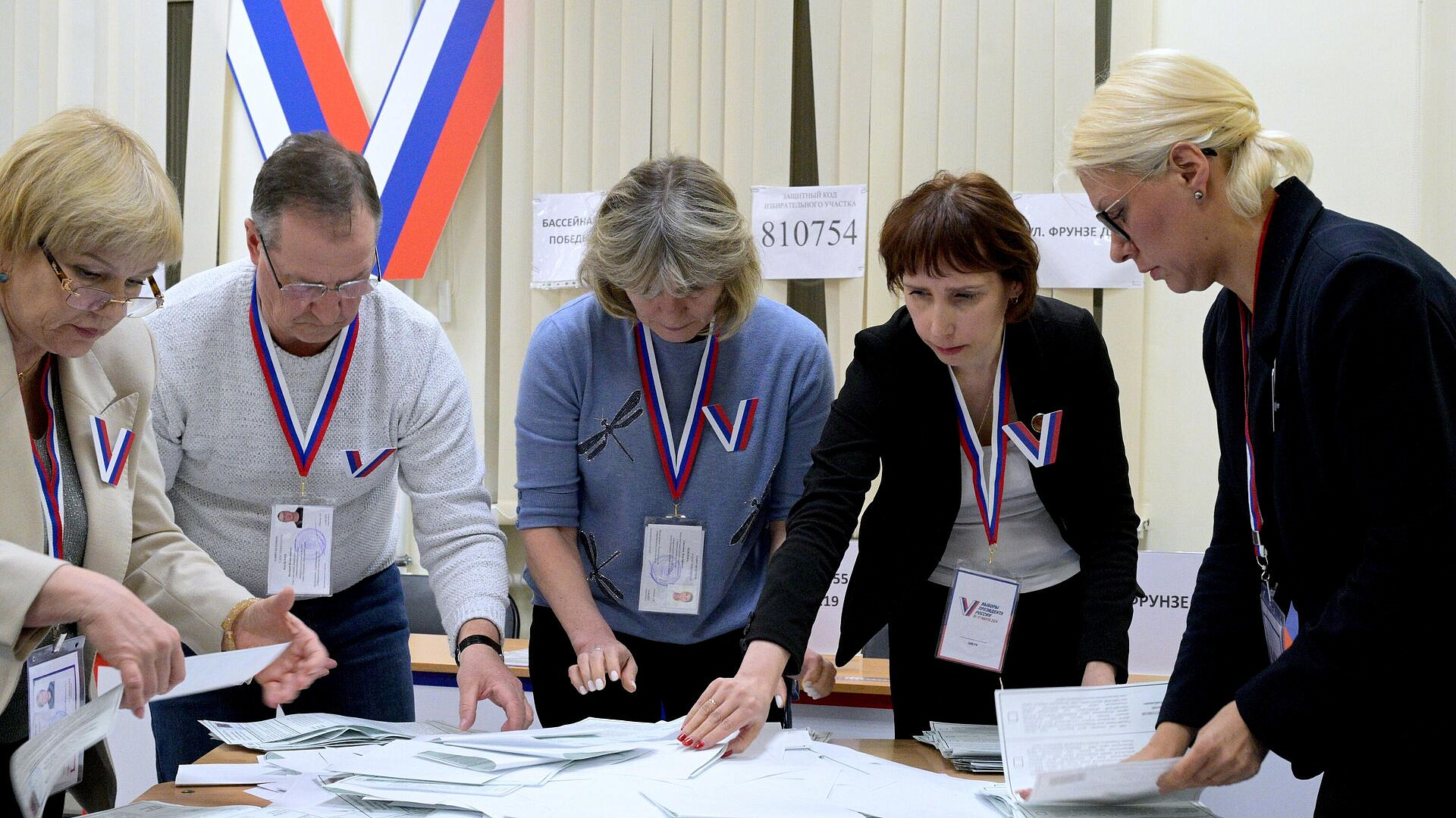 Наблюдатели не нашли серьезных нарушений, влияющих на выборы президента