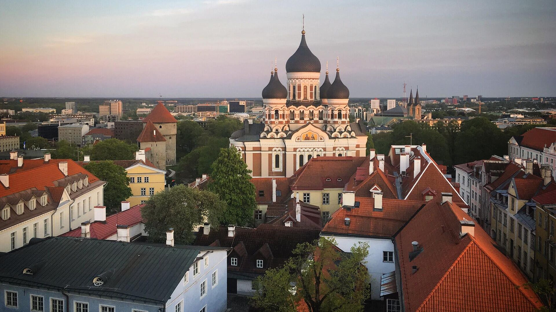 Эстонец задал вопрос после отключения страны от энергосистемы России