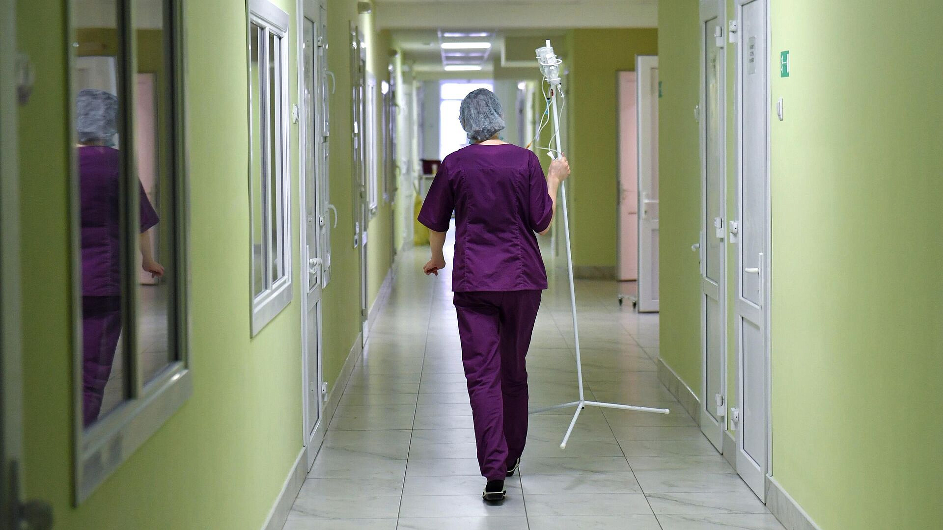 Врача из России, парализованного в Таиланде, доставят в Омск