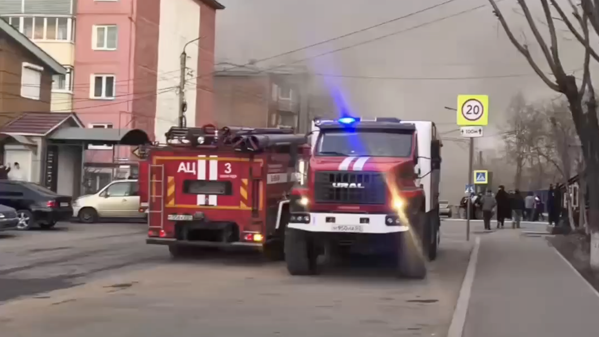 Площадь пожара в здании в Улан-Удэ увеличилась до тысячи "квадратов"