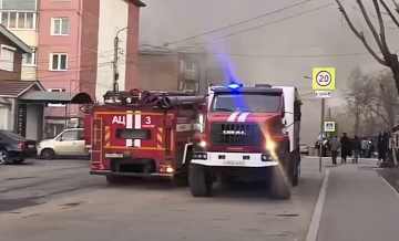 Площадь пожара в здании в Улан-Удэ увеличилась до тысячи "квадратов"