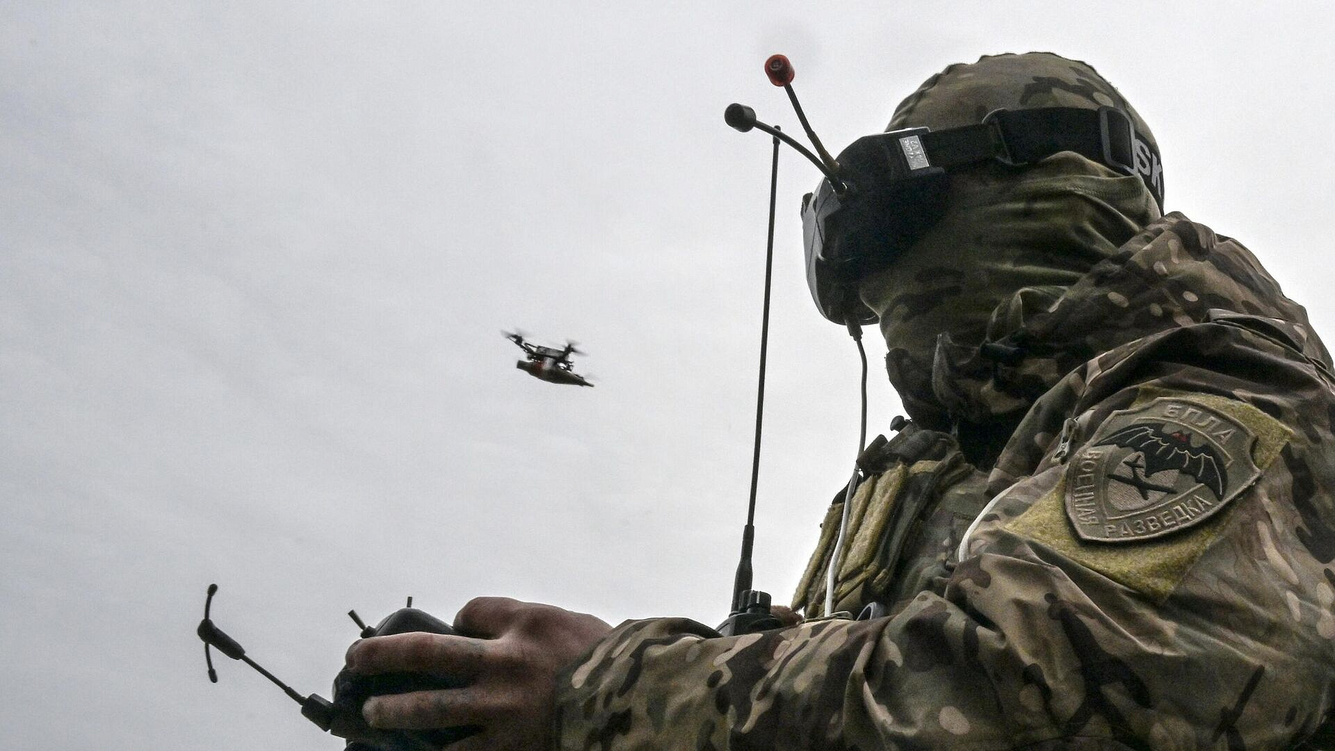 Расчеты FPV-дронов выбивают ВСУ с позиций в Волчанске Расчеты FPV-дронов выбивают ВСУ с позиций в Волчанске