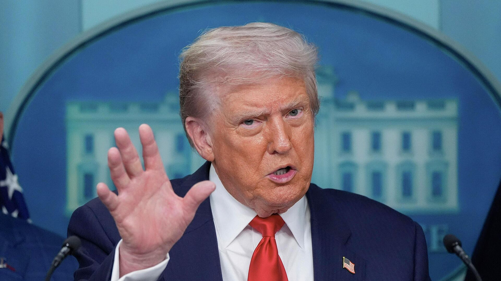 СМИ: Трамп готовит ультиматум к встрече с Путиным