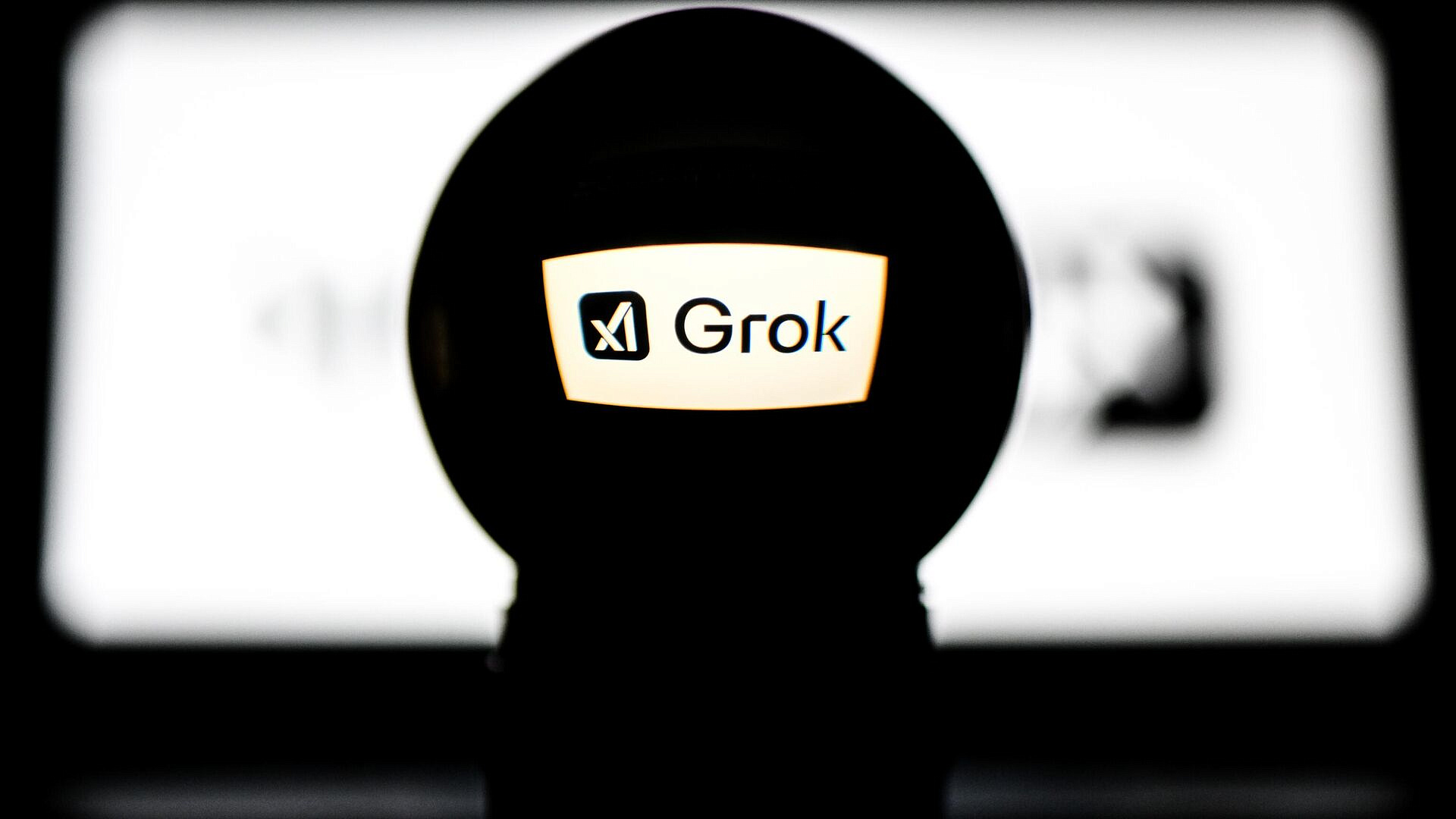 �������� ����� ������� ������ � ���� Grok AI