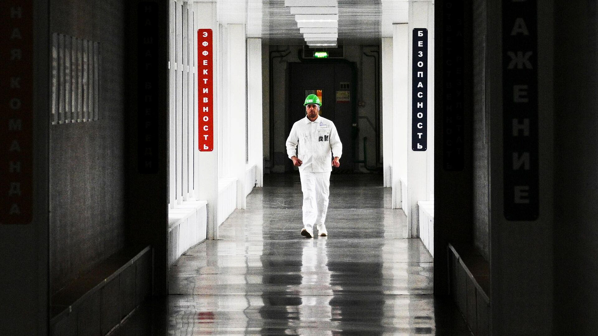 Путин наградил сотрудников атомной отрасли