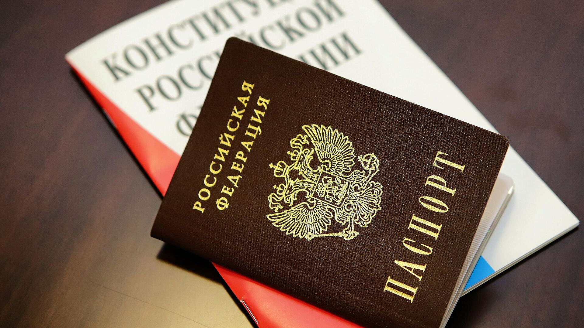 Юрист назвал причины, по которым оформление паспорта станет дороже Юрист назвал причины, по которым оформление паспорта станет дороже