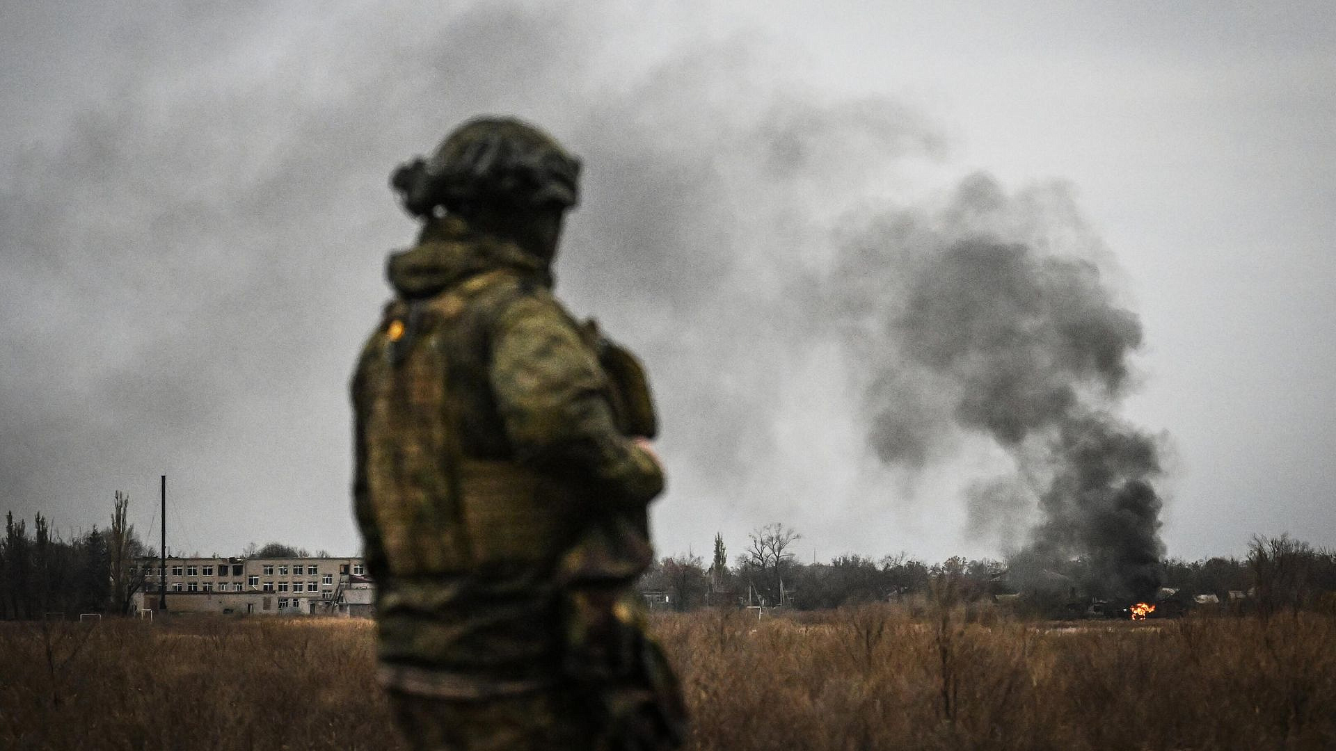 Расчет FPV-дрона уничтожил броневик ВСУ "Хамви" в Сумской области