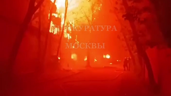 Во время пожара в Москве три вертолета совершили 17 сбросов воды