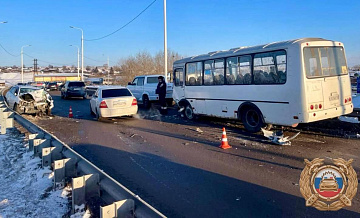 В Иркутской области столкнулись автобус и иномарка, есть пострадавшие