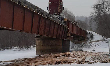 Прокуратура назвала возможную причину обрушения моста через Уссурку