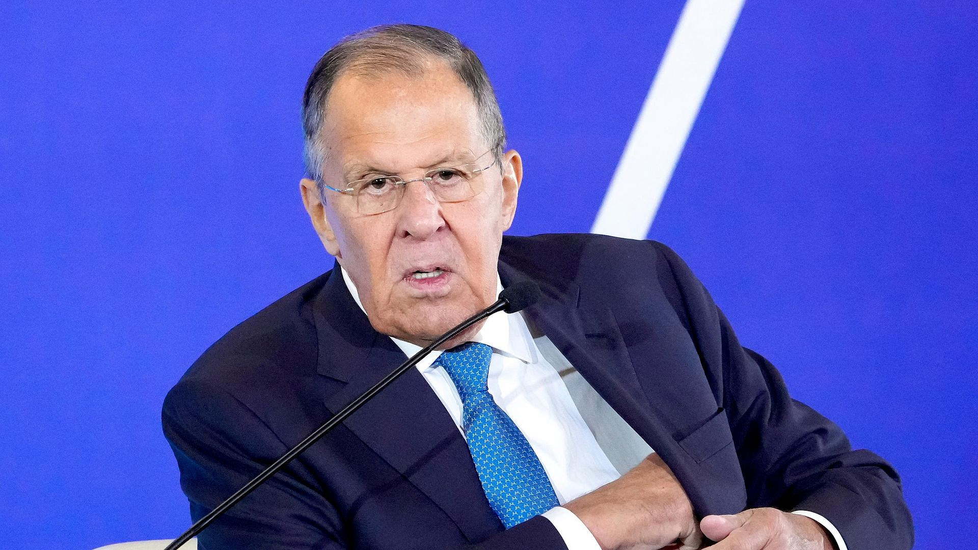 Лавров на ВЭФ оценил будущее английского и французского языков