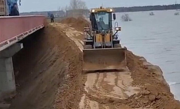 На дамбе в Кургане зафиксировали и устранили три протечки