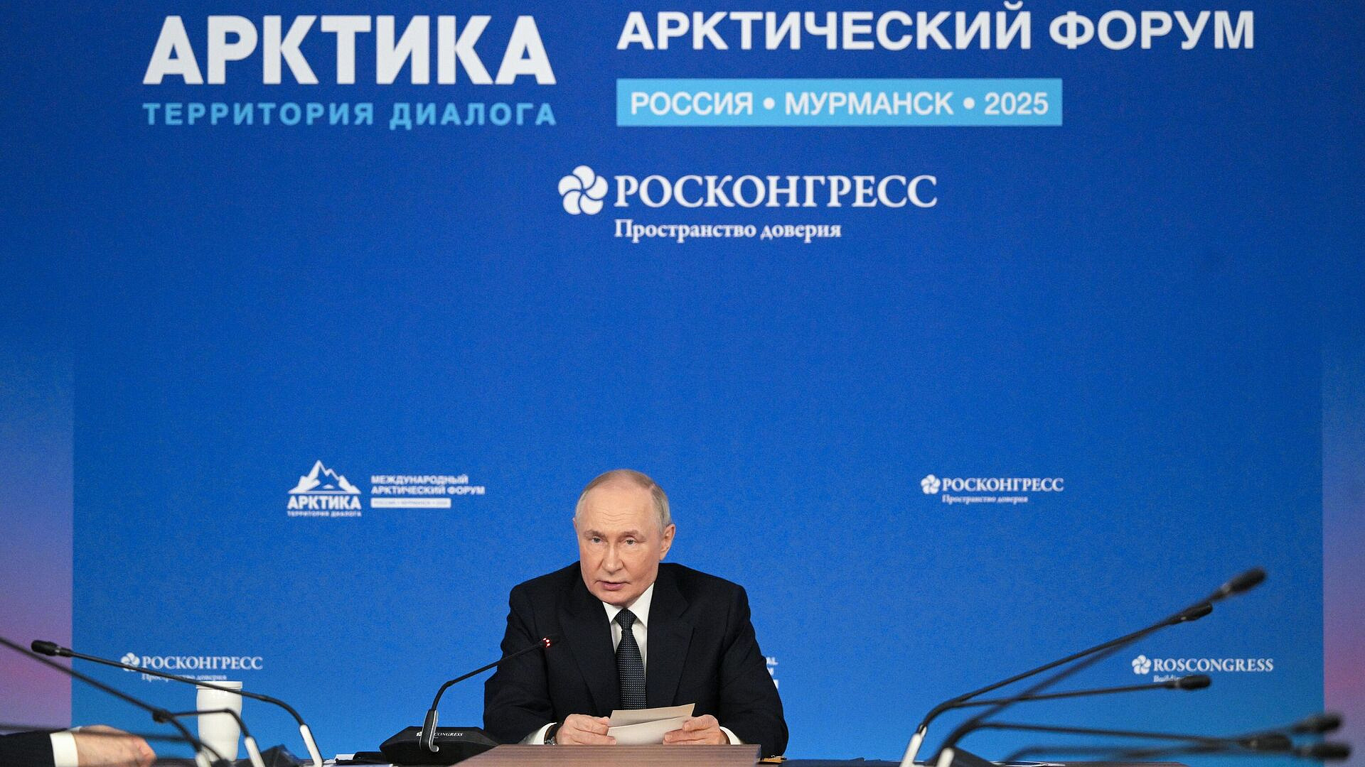 "Генеральная уборка" Арктики продолжится, заявил Путин "Генеральная уборка" Арктики продолжится, заявил Путин