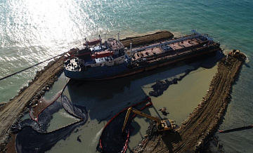 МЧС рассказало об очистке от мазута места крушения танкера "Волгонефть-239"