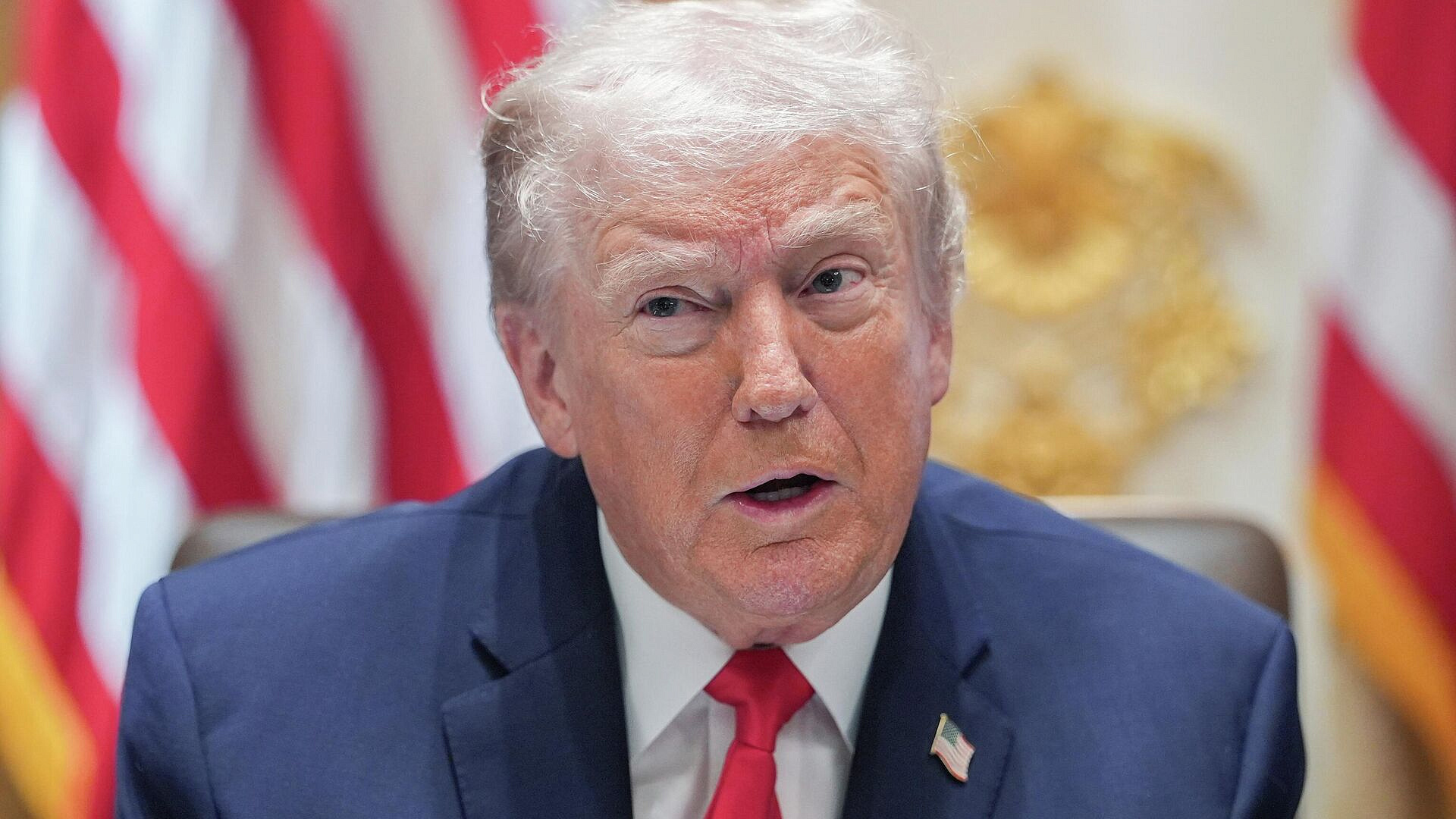 Зеленский должен двигаться в сторону мира, заявил Трамп