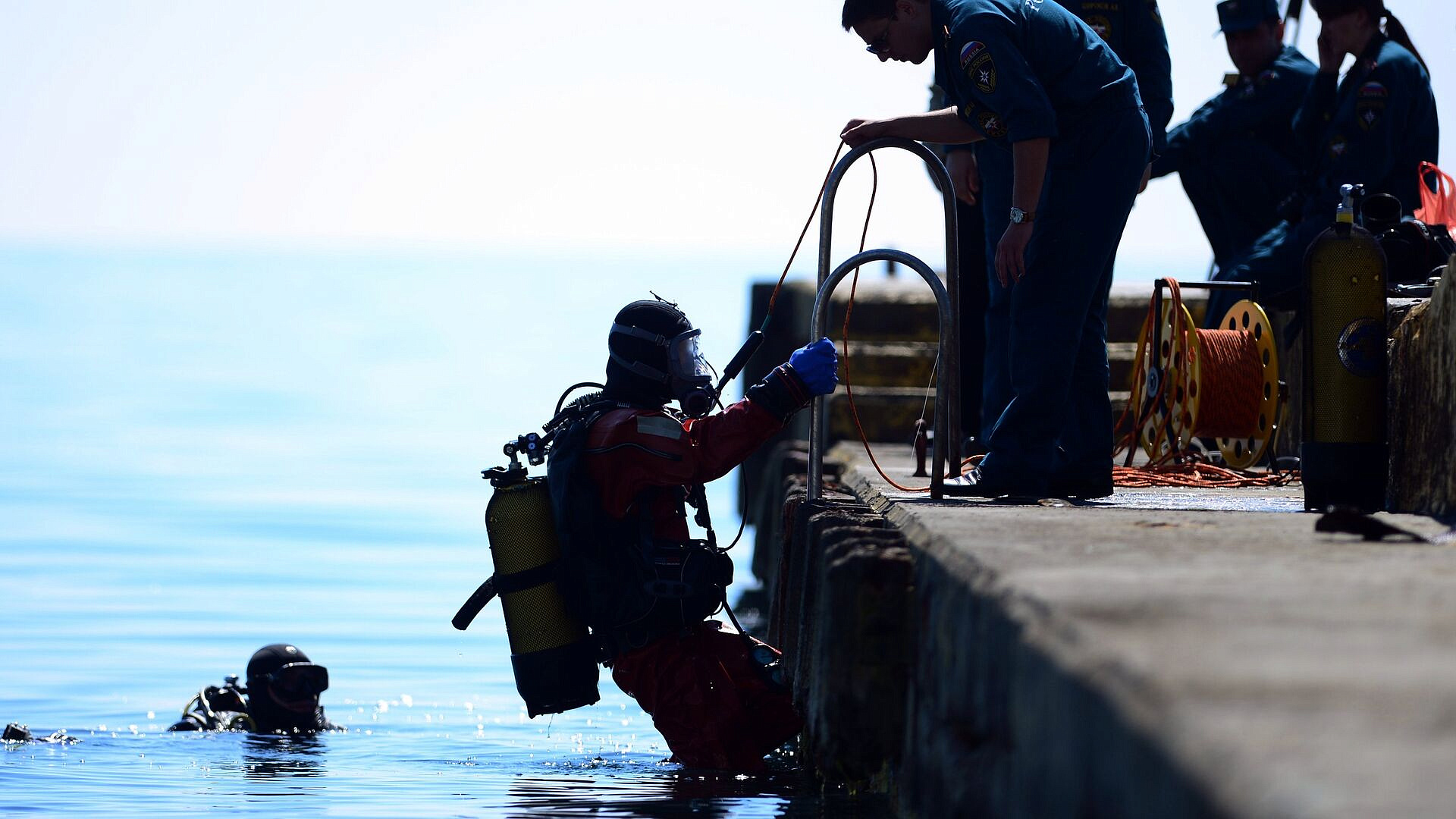 Спасатель-водолаз утонул во время работ в зоне разлива мазута в Анапе