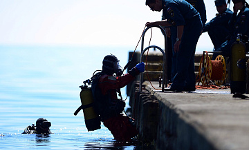 Спасатель-водолаз утонул во время работ в зоне разлива мазута в Анапе