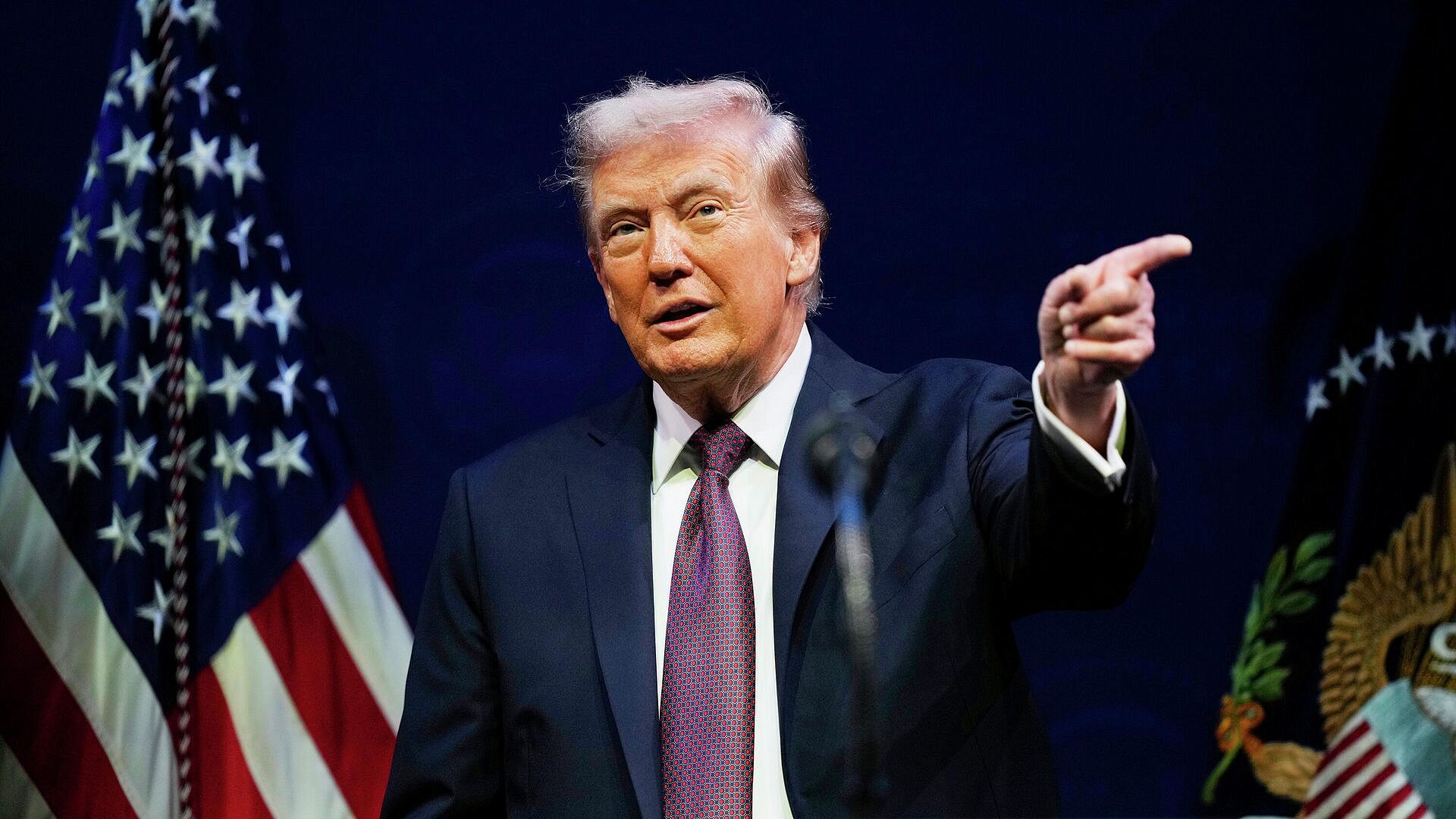 Трамп предложил задать ему вопросы о сексе, но желающих не нашлось