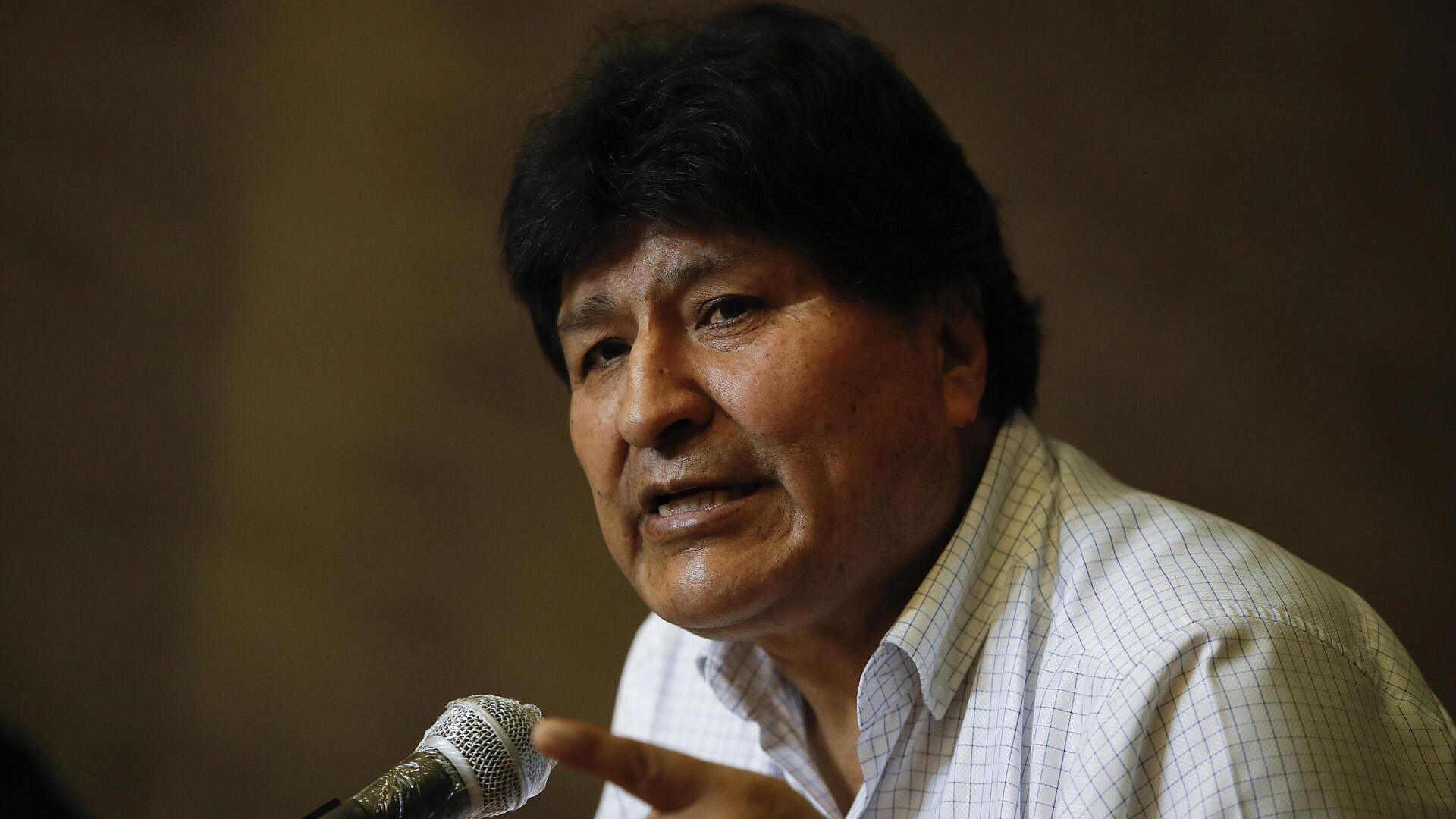 Глава МВД Боливии напомнил об ордере на арест Эво Моралеса