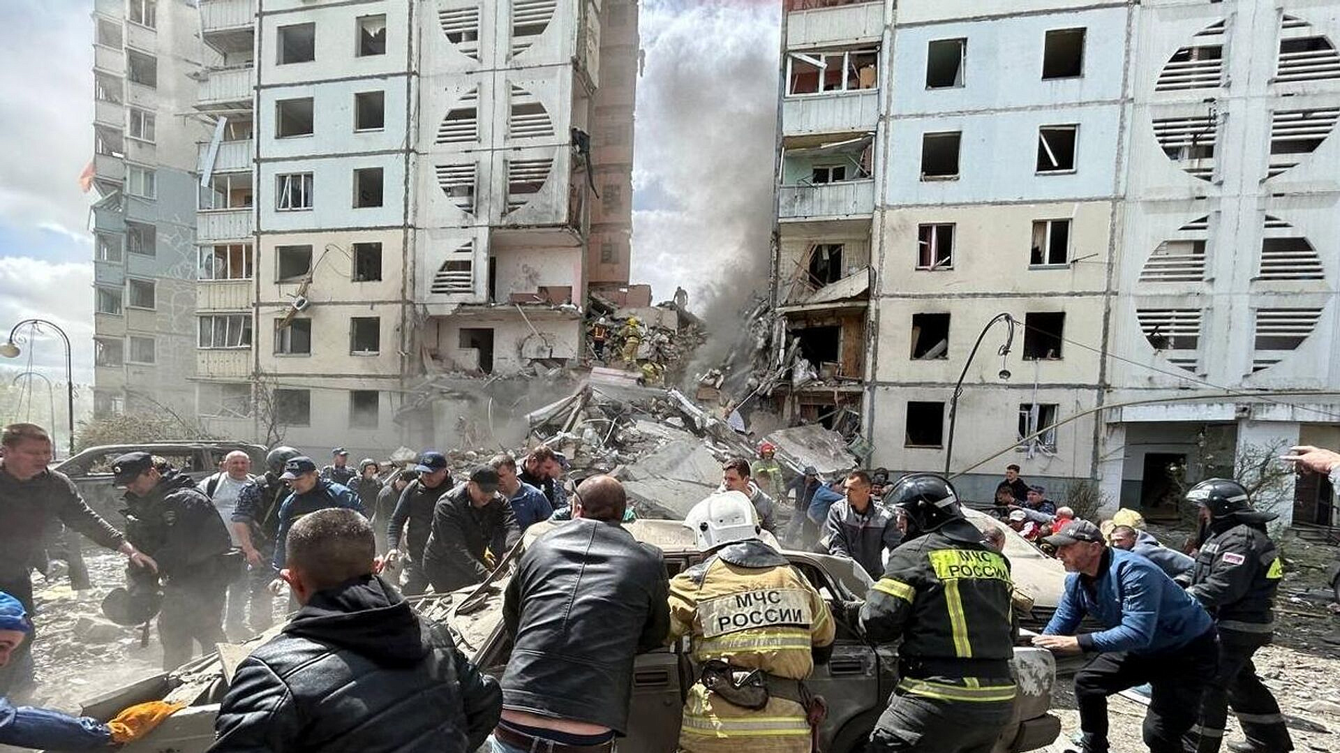 Семнадцать пострадавших при ЧП в Белгороде направили в медорганизации