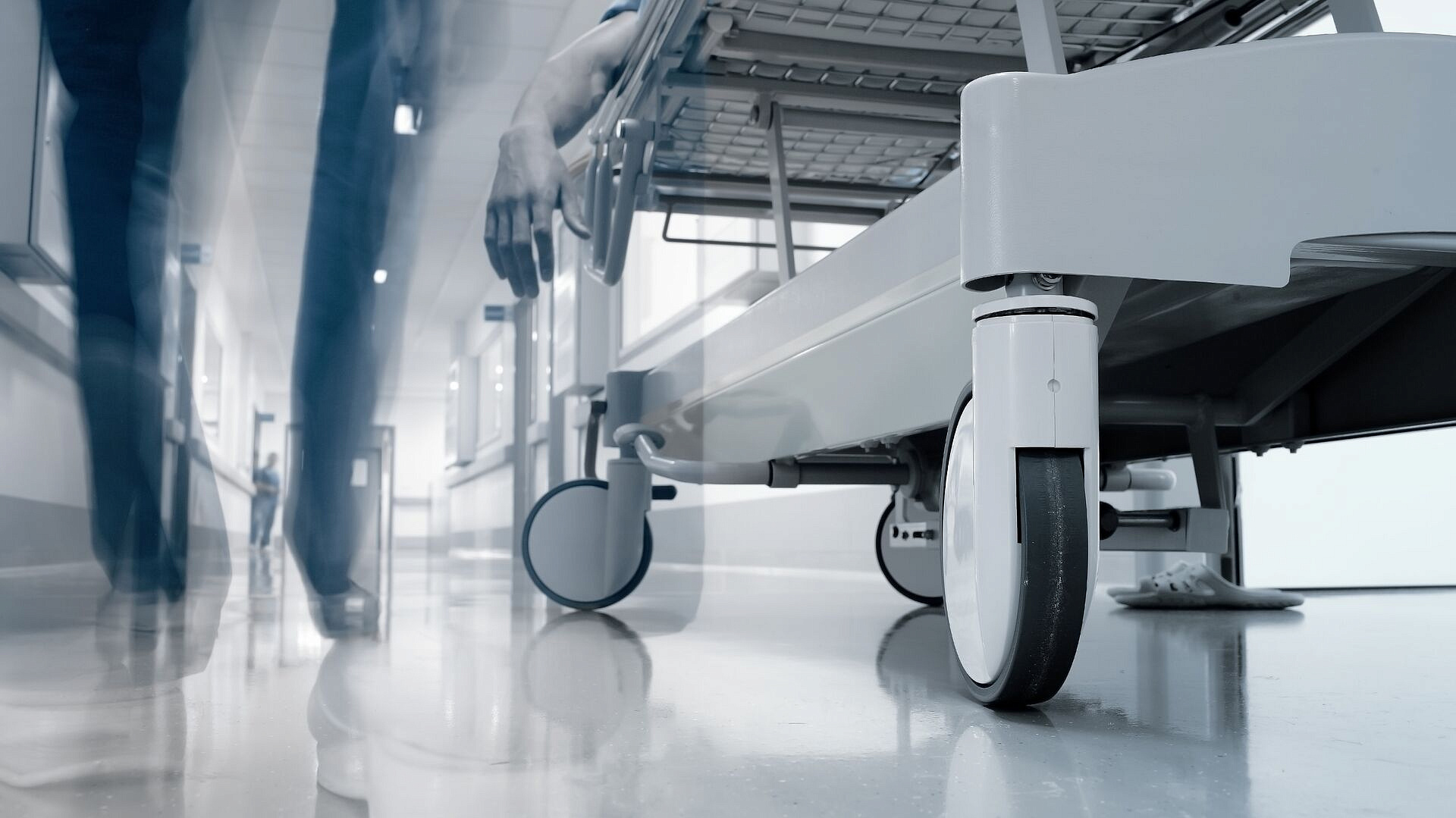 Росздравнадзор выясняет причину смерти женщины после операции в Москве