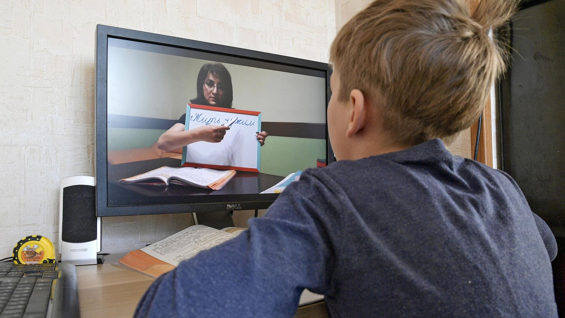 Исследование: 49% родителей учат детей сложным темам с помощью видео