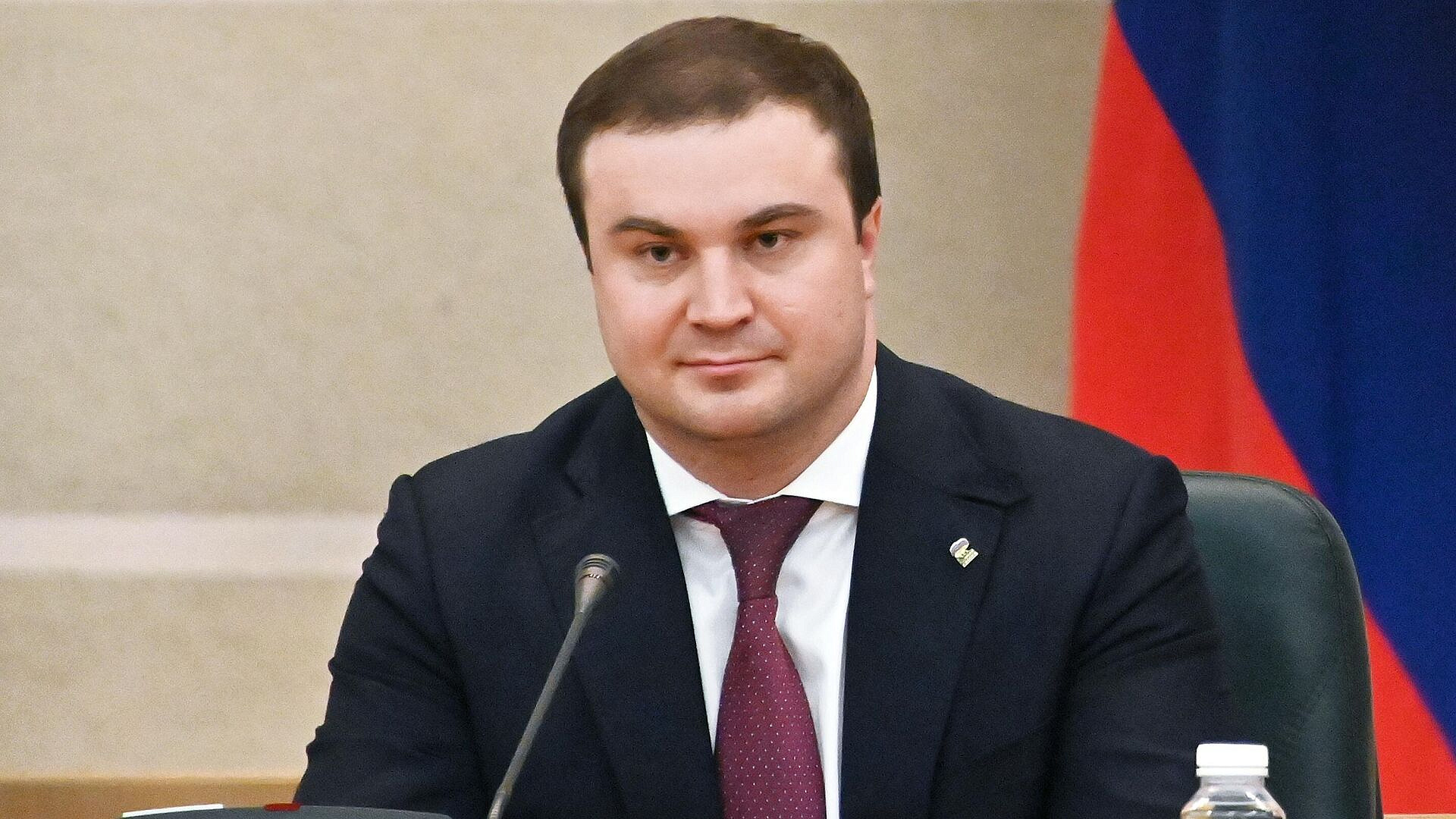 Губернатор Омской области проголосовал на выборах президента