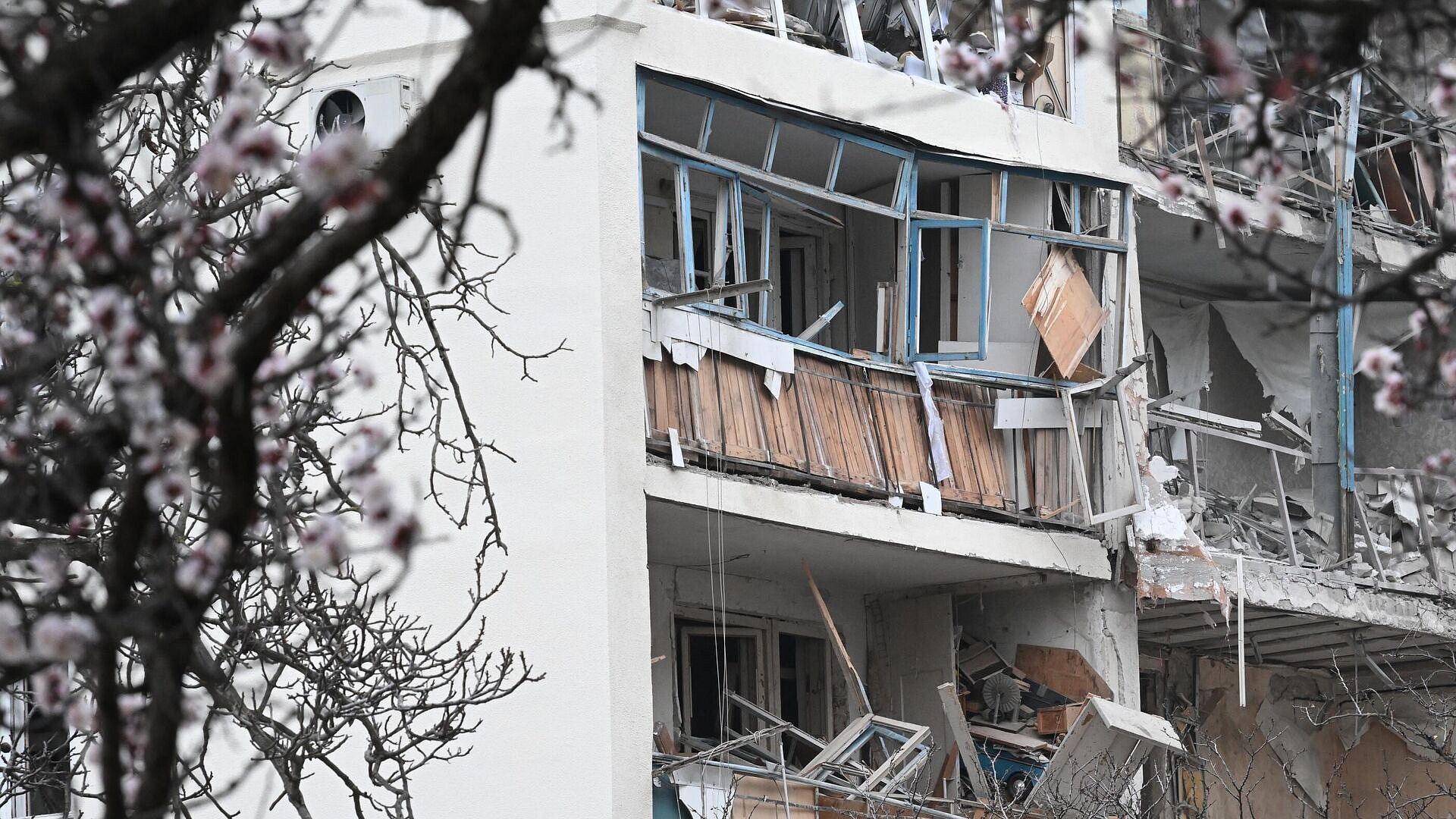 Комиссия оценит ущерб от взрыва в жилом доме в Севастополе