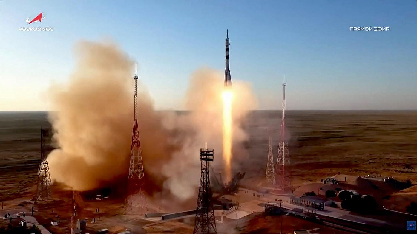 Ракета "Союз-2.1а" вывела на орбиту корабль с россиянами и американцем