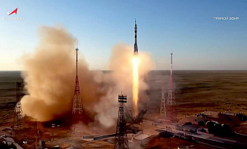 Ракета "Союз-2.1а" вывела на орбиту корабль с россиянами и американцем