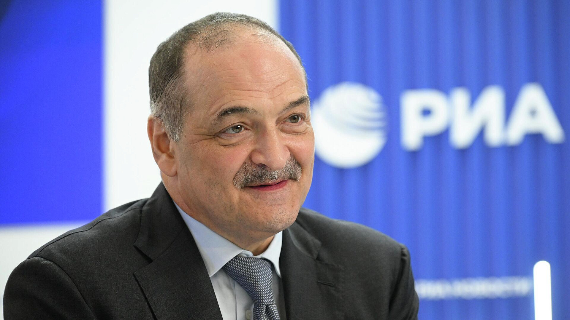 Меликов рассказал о самоотверженности волонтеров в Дагестане