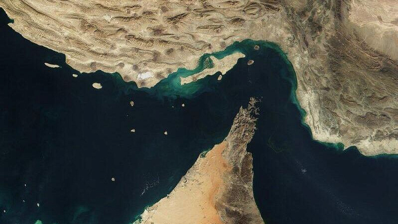 Международная морская организация рекомендует избегать Ормузский пролив