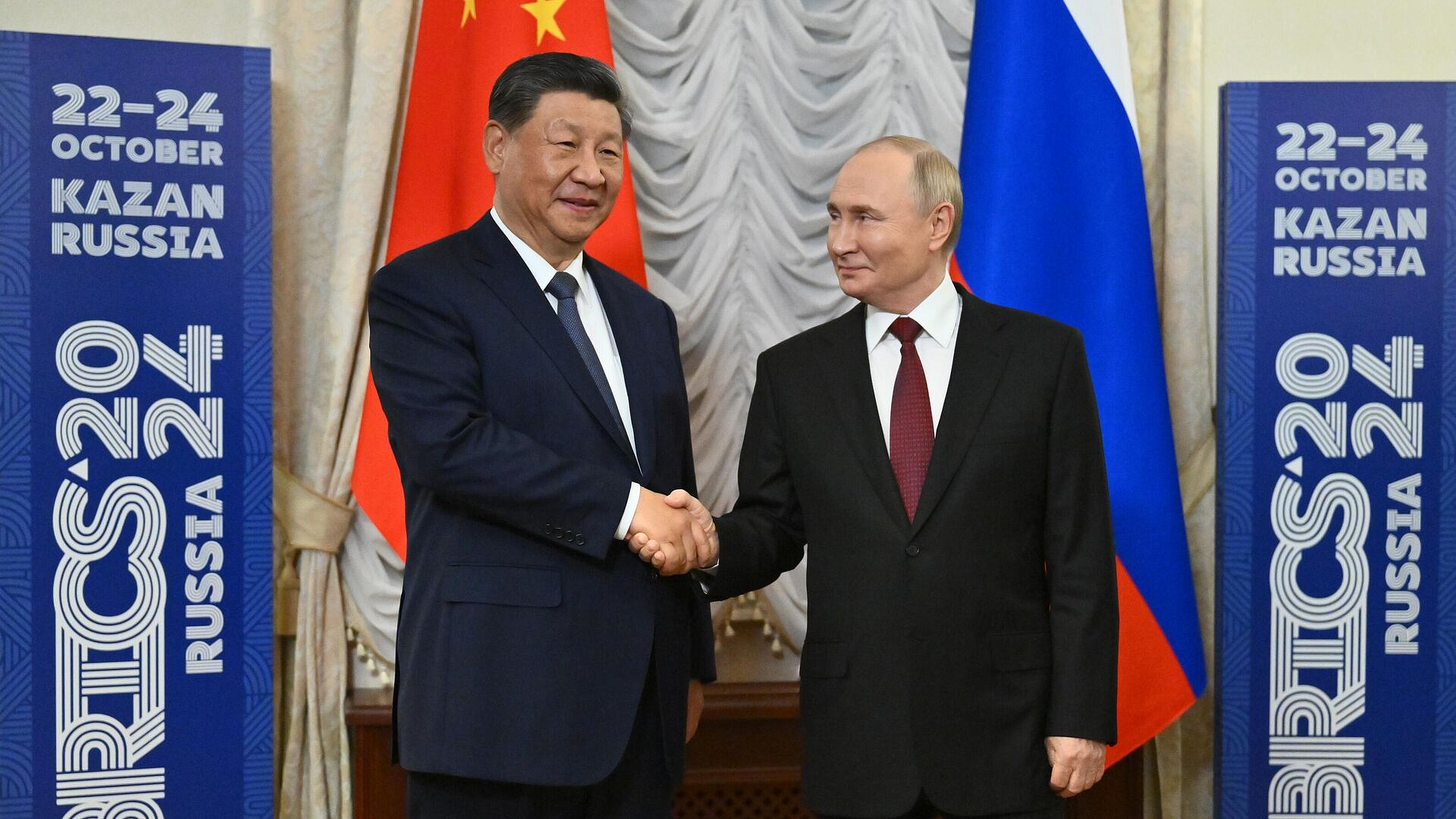 Си Цзиньпин заявил, что готов поддерживать тесные контакты с Путиным