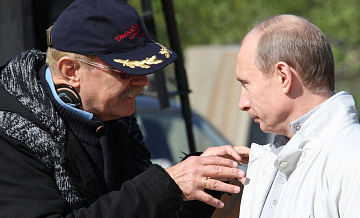 Путин рассказал о неформальных встречах с Михалковым