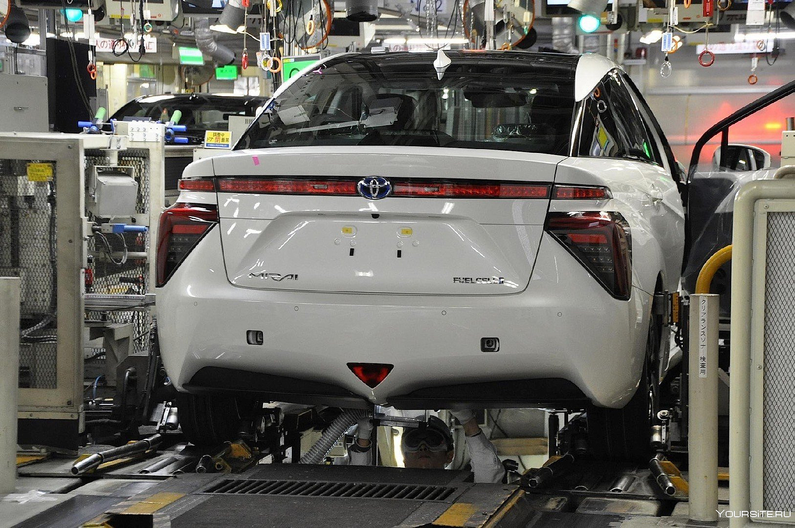Предприятия Toyota остановили работу на территории Японии