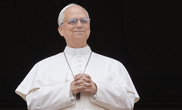 Папа римский Лев XIV впервые возглавил церемонию Крестного пути у Колизея