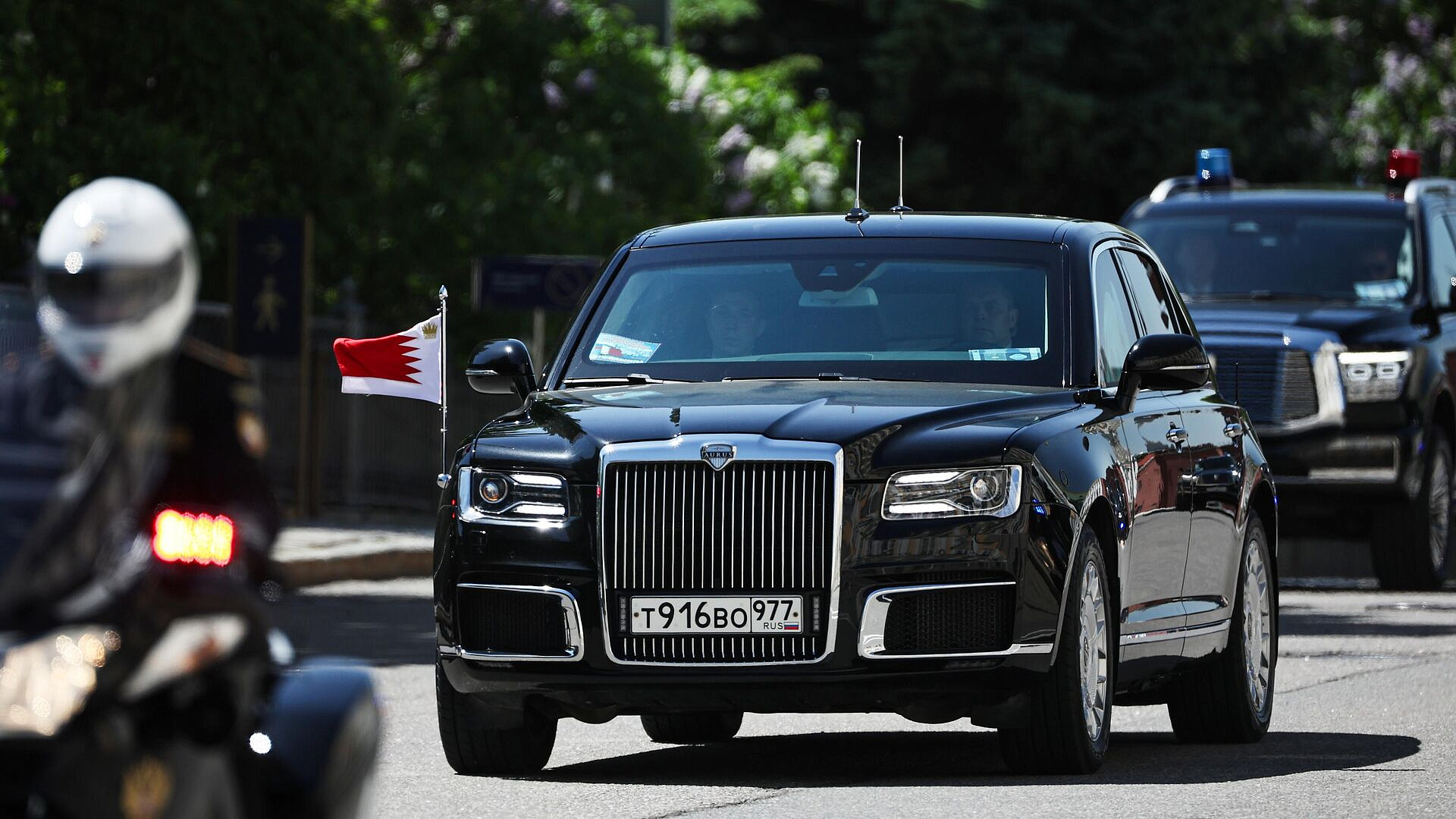 Король Бахрейна ездит на автомобиле Aurus, подаренном Путиным