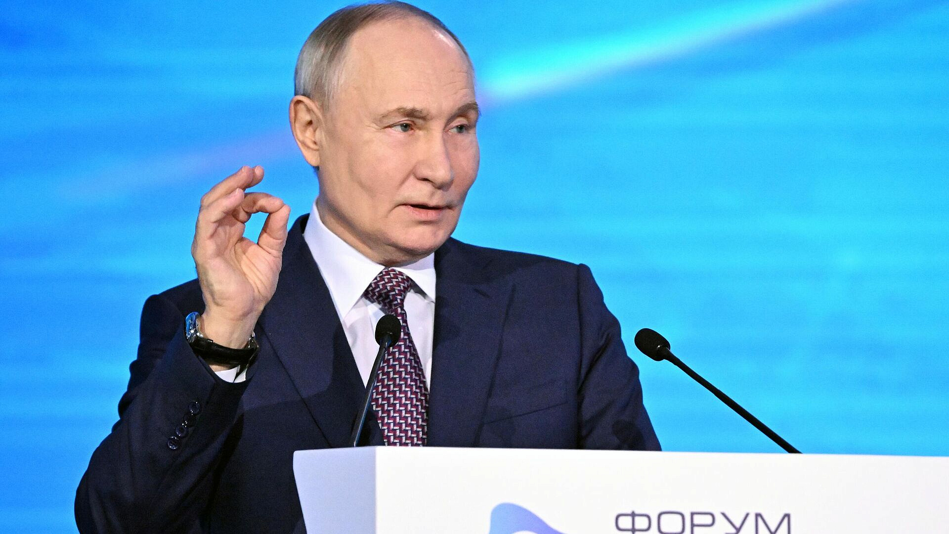 Путин попросил обеспечить преимущества национальным предприятиям