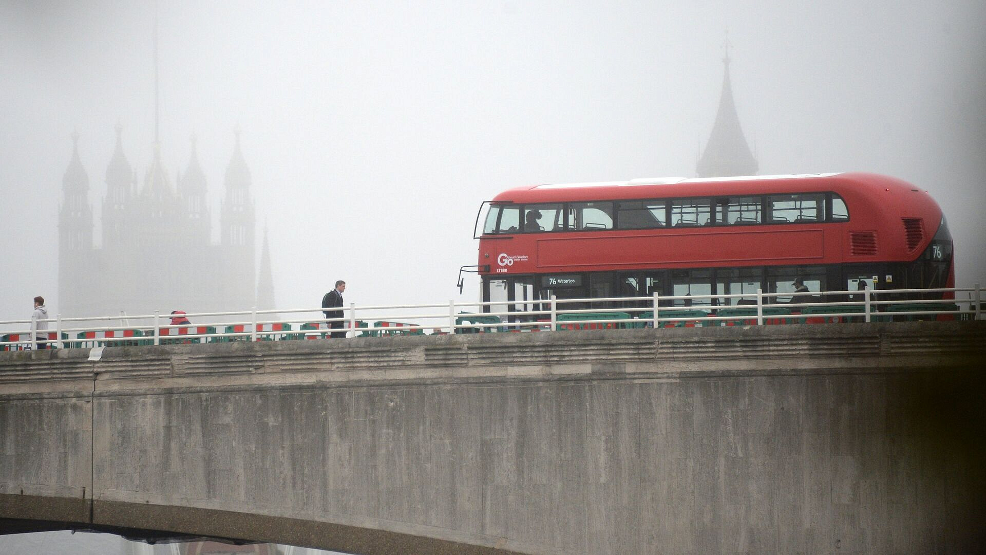 В Лондоне столкнулись два двухэтажных автобуса