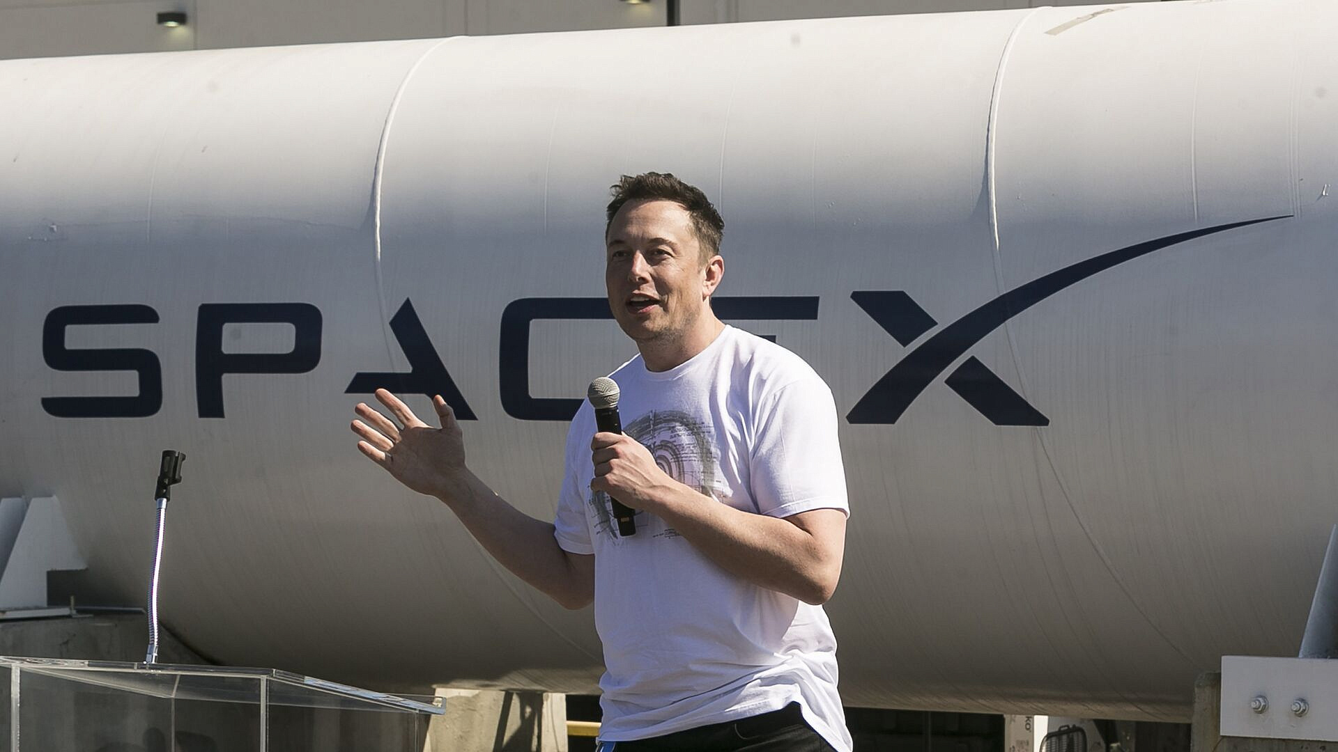 Акции SpaceX падают на девять процентов