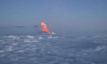 Вулкан Ключевской на Камчатке выбросил пепел на высоту 6,5 километров