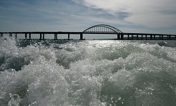 По Крымскому мосту возобновили движение