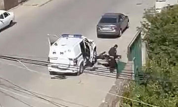 В Махачкале после нападения на пост ДПС госпитализировали двух полицейских