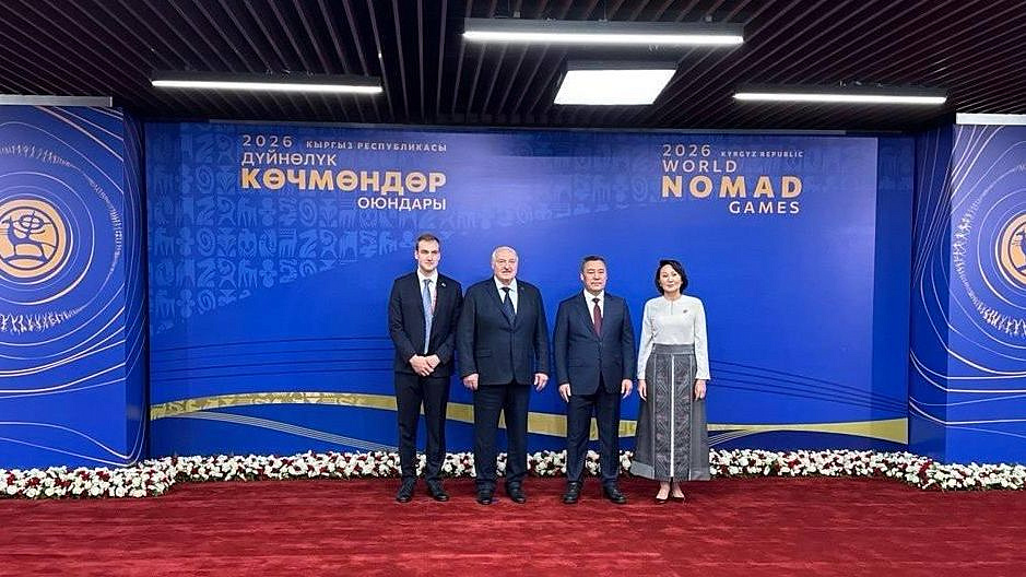 Лукашенко прибыл на открытие Игр кочевников с сыном