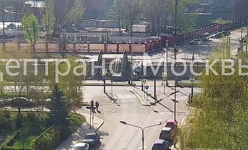 В Москве восстановили движение по набережной, где автомобиль съехал в Яузу