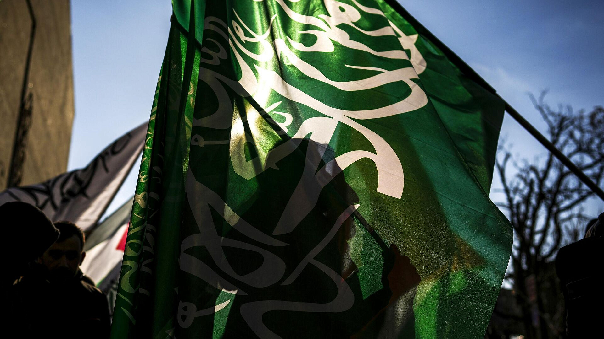 ХАМАС задерживает передачу списка заложников, пишут СМИ