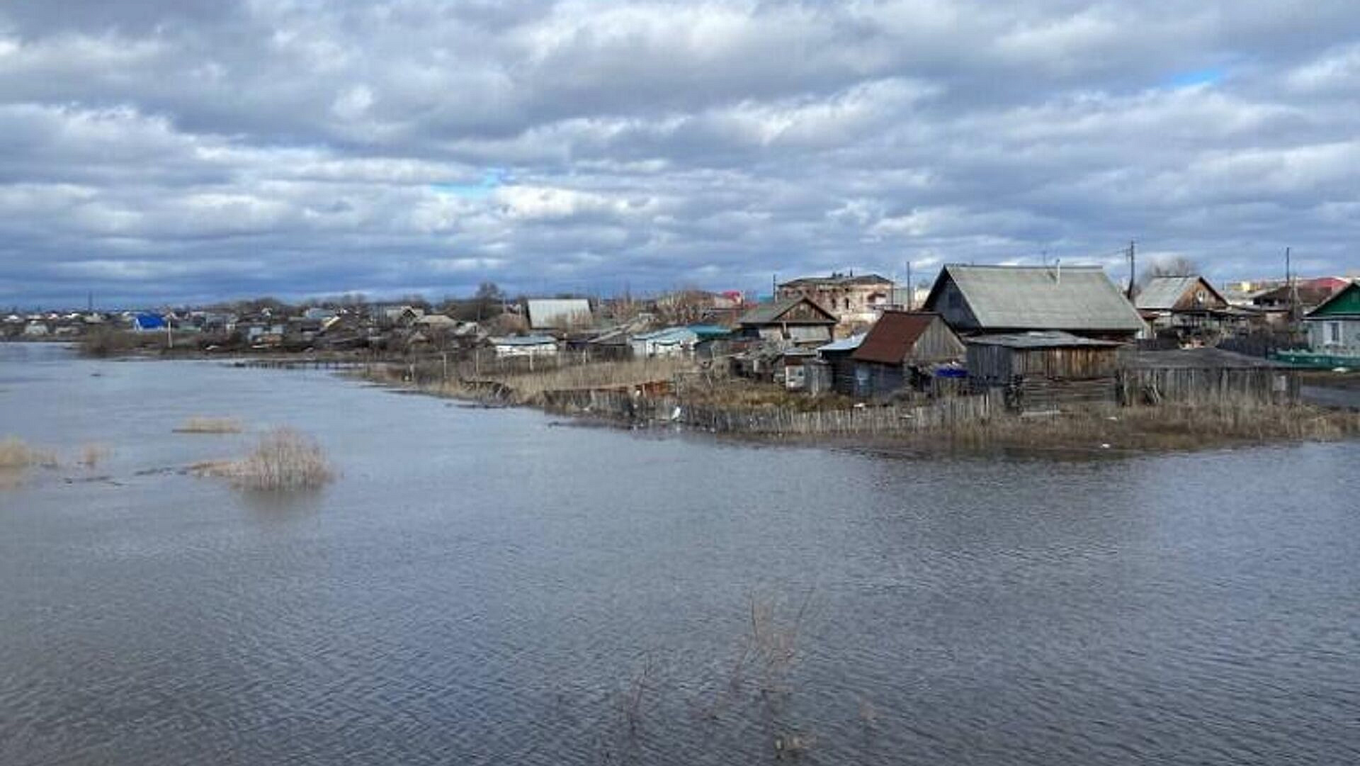 В Курганской области более 300 жилых домов остаются подтопленными