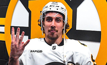 "Бостон" обыграл "Чикаго" в НХЛ, Хуснутдинов забросил 11-ю шайбу в сезоне