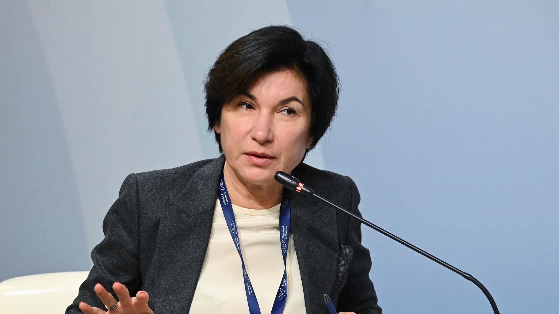 Посол России рассказала, что ее отец-азербайджанец благодарен русским